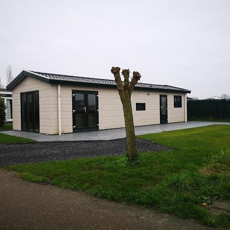 Gezellig Chalet Met Eigen Parkeerplaats, Park In Aanbouw, Geen Wi Fi Villa Molenschot Exterior photo