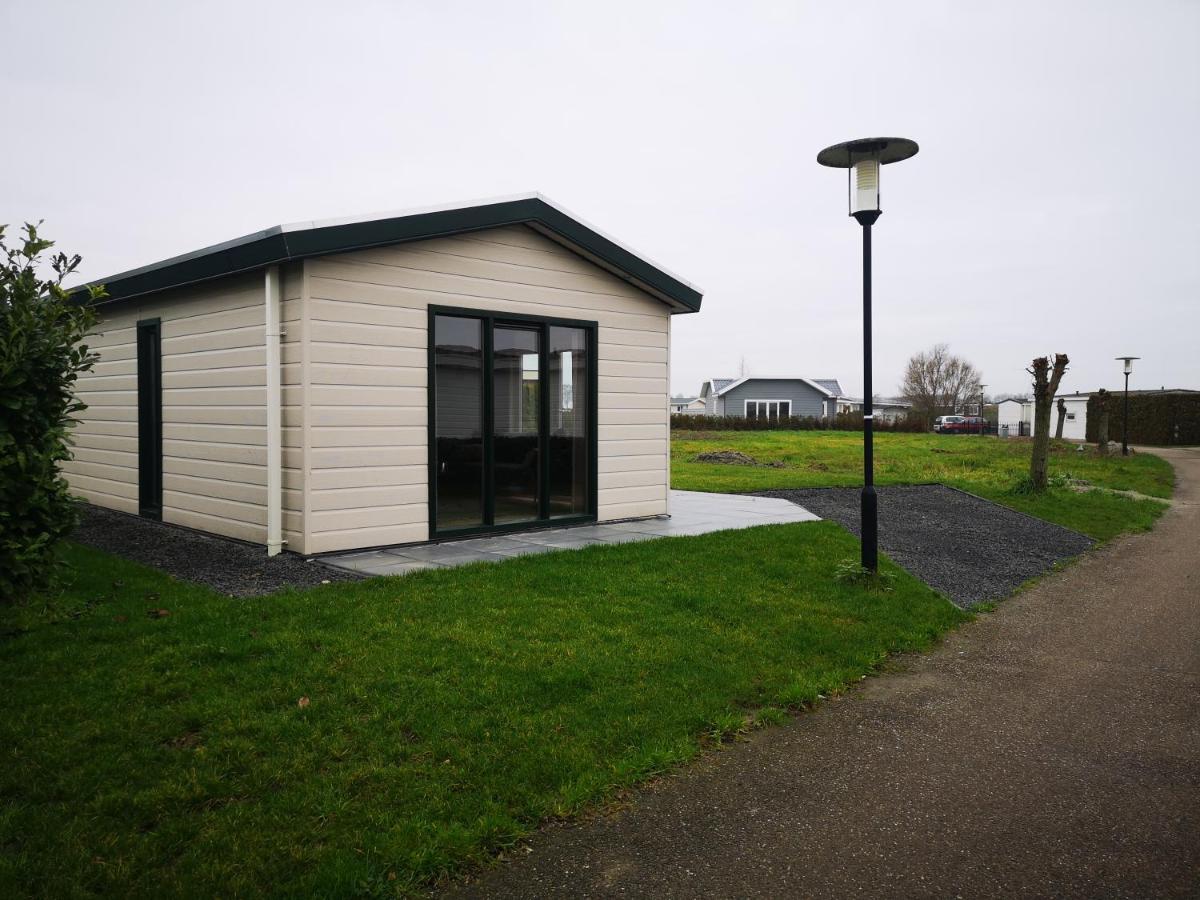 Gezellig Chalet Met Eigen Parkeerplaats, Park In Aanbouw, Geen Wi Fi Villa Molenschot Exterior photo